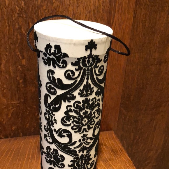 Black & White Gift Box - Picture 1 of 6